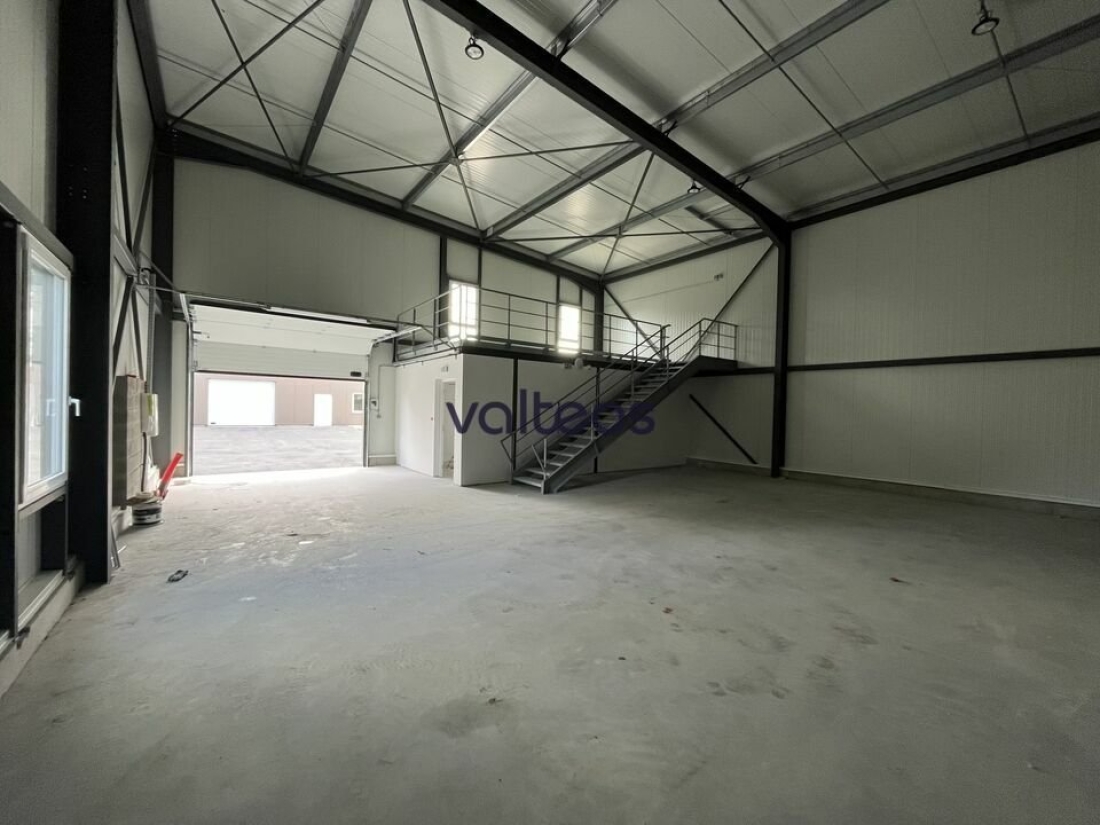 Photo 2 – vente locaux d'activités	LABARTHE-SUR-LÈZE (31860)