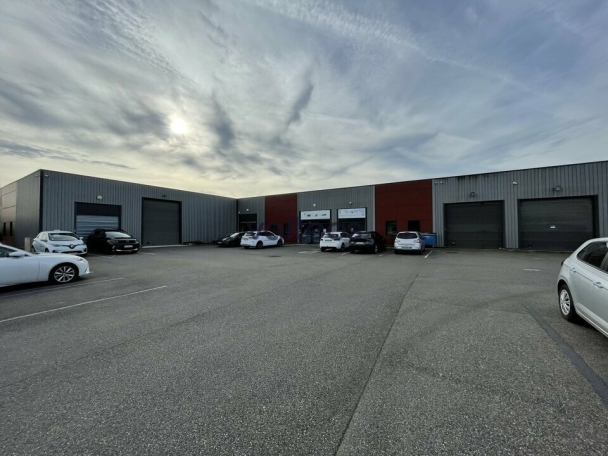 Photo 1 – location locaux d'activités	MONTRABE (31850)